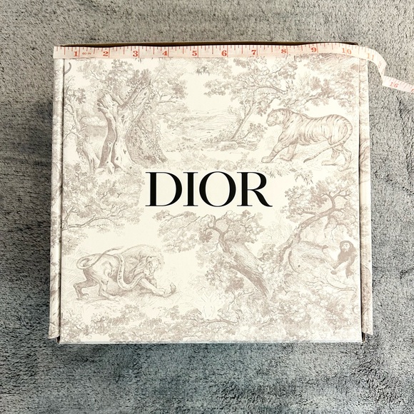 DIOR Gift Box Limited Edition Toile de Jouy Print with card & tissue paper - Picture 7 of 9